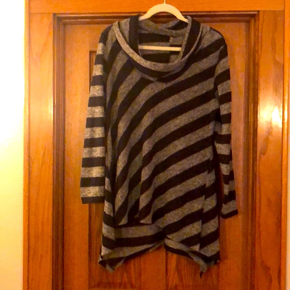 Asymmetrical Cowell neck tunic (M)